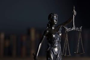 Tribunal do Júri condena réu a quase 23 anos por tentar matar esposa com golpes de canivete