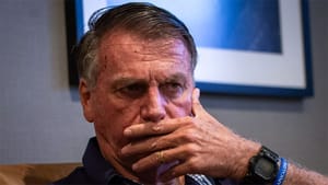 Polícia Federal busca armas na casa de Jair Bolsonaro a mando de Alexandre de Moraes