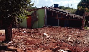 Família fica desabrigada após obra da Prefeitura e forte chuva; Defensoria aciona Justiça