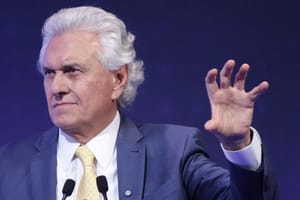Caiado ironiza carta de Bolsonaro a Flávio: "Liderança não se herda"