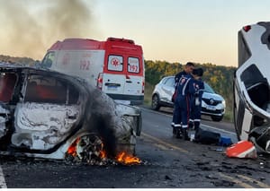 Grave colisão entre dois carros deixa quatro mortos em rodovia de Rosário Oeste