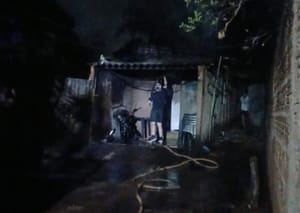 Moto pega fogo e horas depois casa é destruída por incêndio; ex-namorado é suspeito
