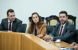 Empresária comparece à CPI da Saúde para esclarecer contratos suspeitos com a SES