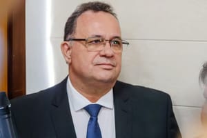 Secretário de Fazenda deixa cargo durante crise financeira em Várzea Grande