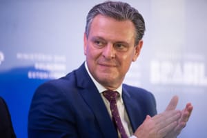 Após vazar planos de desistência ao Senado , Favaro volta atrás e mantém candidatura