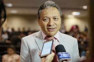 Liminar impede votação sobre recondução de Paula Calil à presidência da Câmara