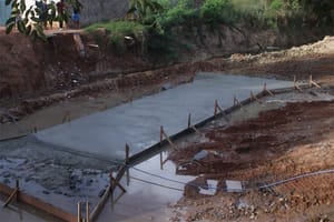 Prefeitura inicia obra que põe fim à travessia por pinguela no Getúlio Vargas