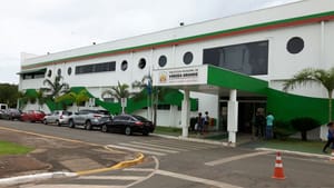 Várzea Grande firma TAC com o MPE e vai regularizar contratações na Saúde e na Educação