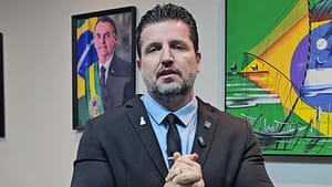 Vereador: "STF virou cabo eleitoral deste governo" após medida de Moraes contra Flávio