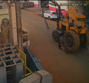 Vídeo mostra momento em que jovem é atingido por empilhadeira durante expediente em MT