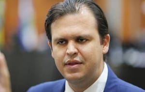Deputado destina R$ 599 mil para evento evangélico; valor equivale a R$ 101 por morador