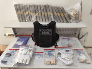 PC fecha "paiol" de facção, apreende drogas, arma e prende suspeito em Rondonópolis