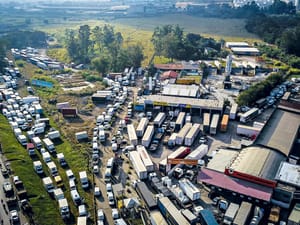 Caminhoneiros articulam greve nacional e cobram votação do piso mínimo do frete no Senado