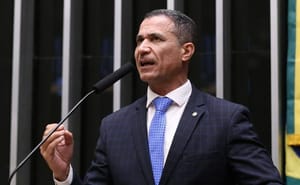 Coronel Assis quer explicações do governo sobre atuação do MST na Venezuela