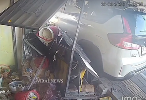 Carro desgovernado invade barraca de frango e derrama óleo quente sobre funcionários na Indonésia
