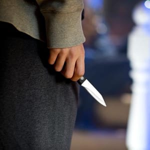 Briga motivada por antiga rixa termina com duas mulheres feridas a facadas