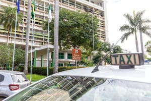 Corrida de táxi fica mais cara em Cuiabá; veja os novos valores das tarifas