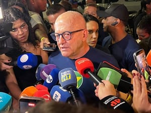 Pivetta prevê ônibus do BRT nas ruas até dezembro, mas admite atraso na segunda etapa