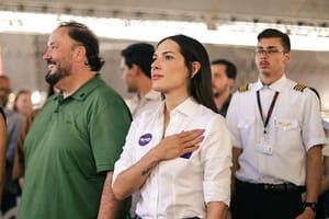 Janaina abre disputa ao Senado com oração e promete defender MT em Brasília