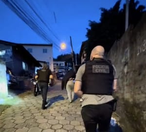 Polícia Civil desmantela rede suspeita de aliciar crianças e adolescentes pela internet em MT