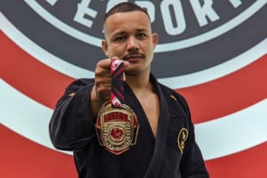 Policial militar é morto durante aula de artes marciais em projeto social, veja o vídeo