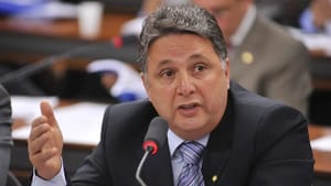 Justiça determina suspensão de direitos políticos de Garotinho às vésperas da eleição