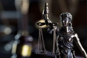 Tribunal do Júri condena réus por homicídio e organização criminosa; penas somam 67 anos