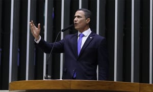 Coronel Assis cobra reação dura contra facções e alerta para risco de Brasil virar "narcoestado"