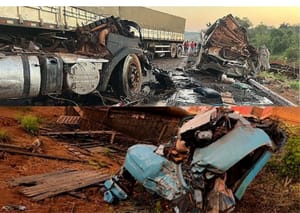 Caminhões batem de frente e deixam três mortos e mulher presa às ferragens em MT