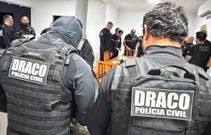 Polícia Civil deflagra operação contra facção suspeita de tráfico e lavagem de dinheiro; veja vídeos