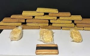 Motorista de caminhão é preso após 23 tabletes de drogas serem encontrados no estepe
