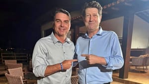 Flávio Bolsonaro anuncia empresário do agro como coordenador de campanha em MT