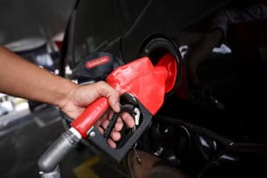 Gasolina com 32% de etanol chega aos postos hoje; mudança pode prejudicar o motor