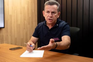 Mauro Mendes diz que há senador "macho na internet e gazela no Congresso"