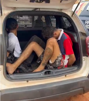 Polícia Militar prende dois suspeitos de envolvimento no roubo de Corolla em Cuiabá