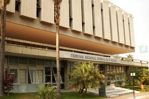 TRF-1 livra advogado da prisão e de devolução de R$ 13,5 milhões; decisão foi por unanimidade