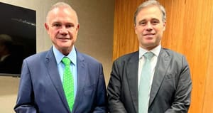 Wellington Fagundes visita ministro do STF e cobra solução sobre empréstimos consignados