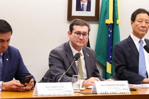 Com relatoria de Rodrigo da Zaeli, comissão aprova porte de arma para empresários