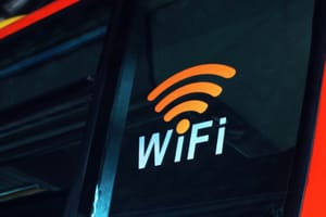 Wi-Fi público pode colocar senhas e dados bancários em risco durante viagens; veja como se proteger