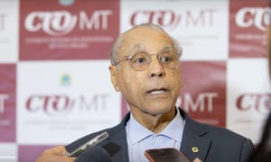 Júlio Campos anuncia apoio a Wellington Fagundes e contraria decisão do União Brasil