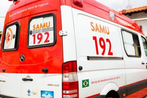 Homem chega à conveniência ferido e com objeto cravado nas costas em Rondonópolis