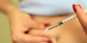 Lei garante a candidatos com diabetes tipo 1 direito de levar insulina e alimentos em concursos de Cuiabá
