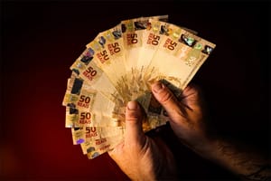 Governo federal anuncia salário mínimo de R$ 1.741 para 2027; aumento é de 7,4%