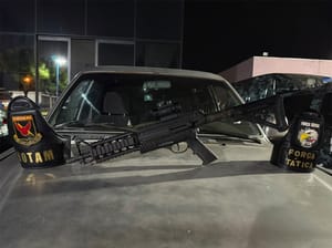 Homem é preso pela PM com submetralhadora; suspeitou afirmou que iria vender o objeto
