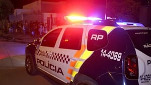 Homem invade casa, agride esposa e ameaça degolá-la