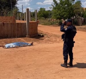 Homem é atacado com faca e morre após golpe atingir o coração em Cáceres