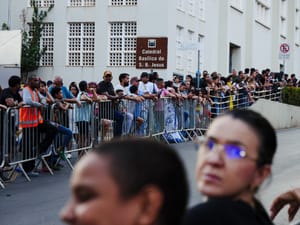 Desfile noturno supera expectativa e reúne público de 20 mil em Cuiabá