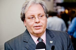 Ex-secretário Luiz Antônio Pôssas Carvalho vira réu por suspeita de fraude na Saúde
