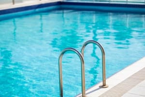 Bebê de apenas 1 ano morre afogada dentro de piscina em Cuiabá