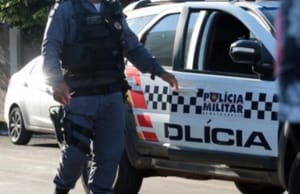 Motociclista pula da própria moto para fugir da PM, se machuca e acaba preso em MT